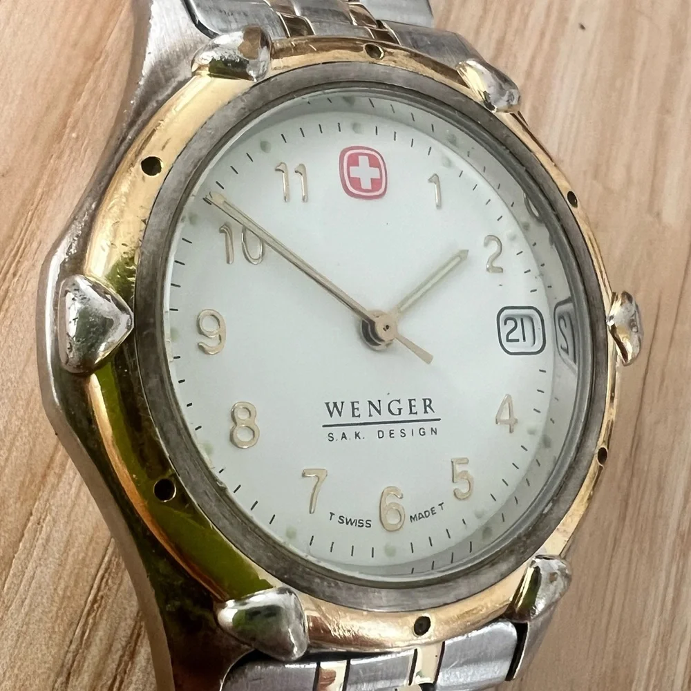 Wenger SAK design Swiss two-toned dress watch NEW BATTERY
